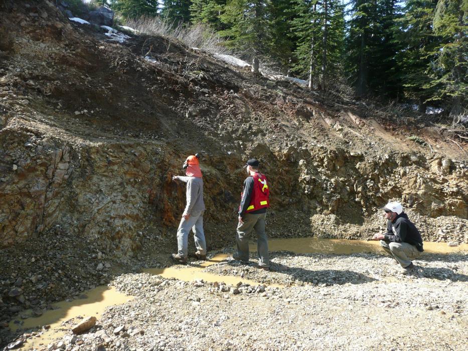 Sampling an exploration pit at the iron Range where drilling intercepted 51.5 g/t Au over 7m