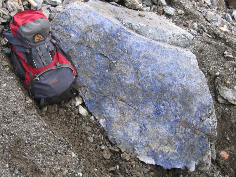 Sodalite boulder at the REE Buttress Peak anomaly of the Ice River Complex Project